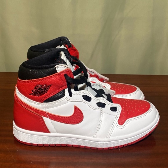 Jordan 1 Retro High OGHeritage Sneakers White University Red Black size 5.5